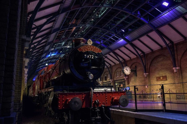 https://www.wbstudiotour.co.uk/sites/default/files/2017-10/Platform-nine-and-three-quarters.jpg